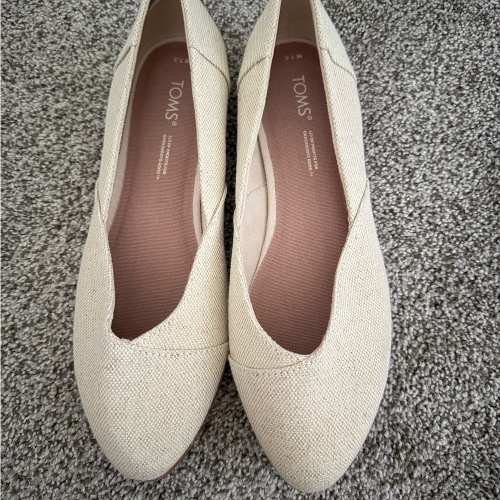 Toms Women's Beige Loafers